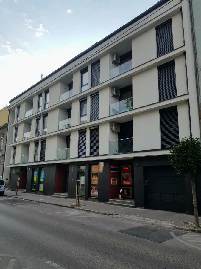 Holiday Apartman With Free Parking Győr Kültér fotó